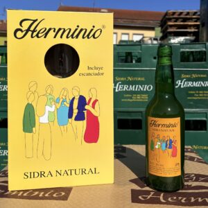 Estuche de 2 botellas, vaso y tapón escanciador de Sidra Herminio de LLagar Herminio